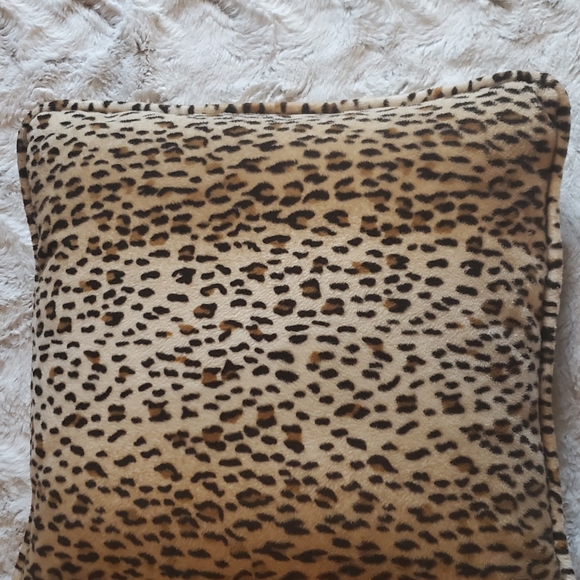 Leapord Print Throw Pillow - Picture 2 of 4
